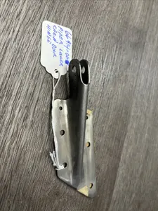 72 Piper Cherokee PA-28 140 Lower Bottom Cabin Door Hinge Mount Bracket 66914-00